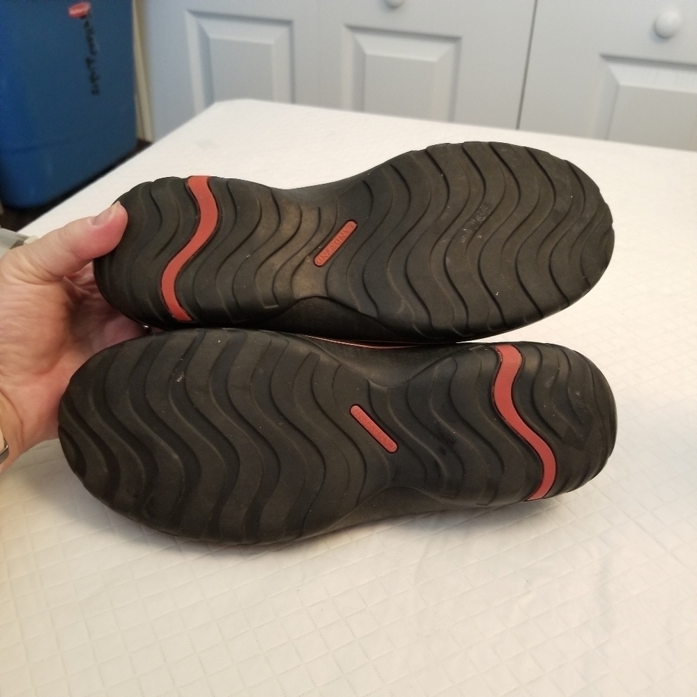 Lands End Women's Black Suede Slip-On Front Zip Comfort Shoes, Size 7.5 B - Picture 4 of 6